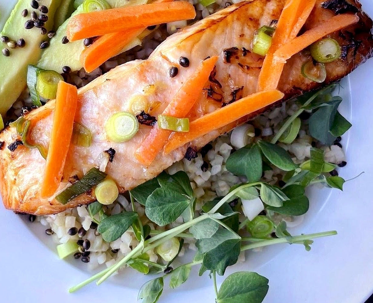 Vietnamese Salmon Salad with Cauliflower Rice – Fullgreen UK